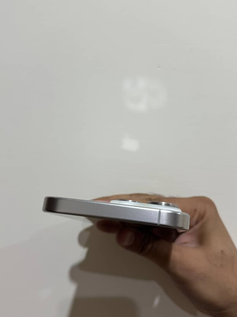 Apple iPhone 16 Pro Max 0