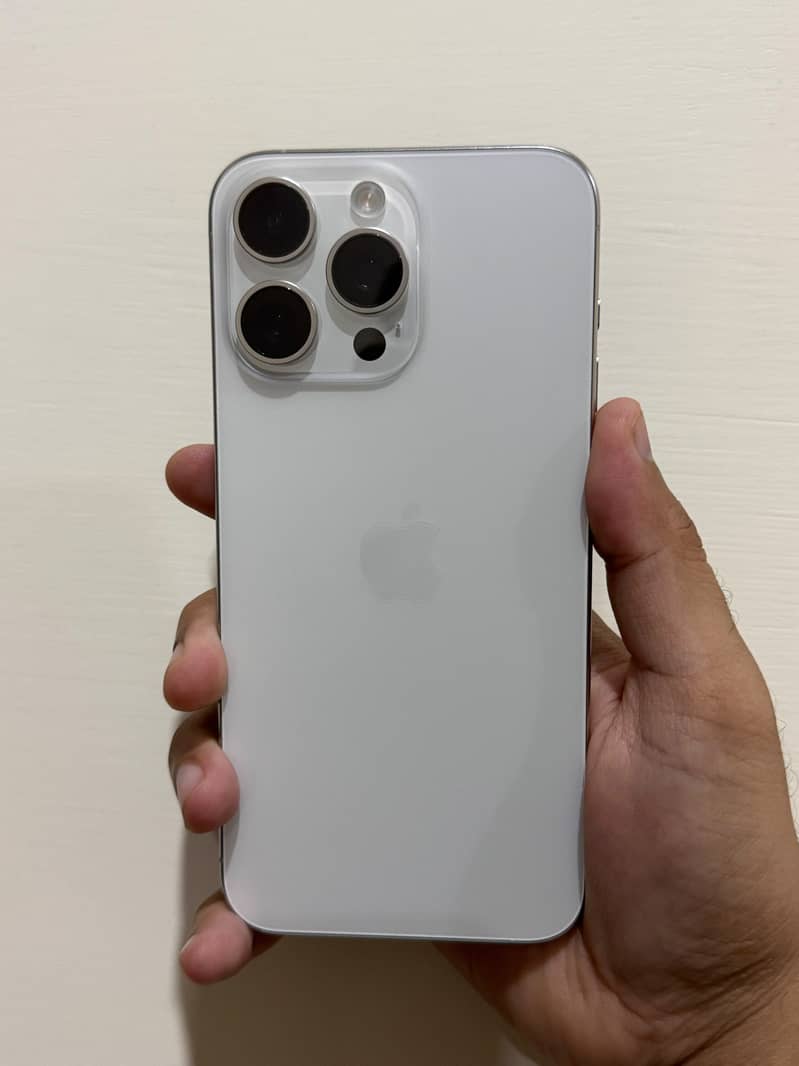 Apple iPhone 16 Pro Max 1