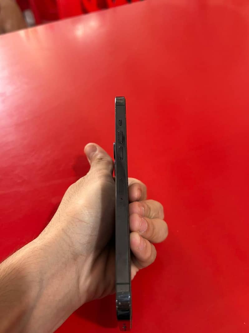 Apple iPhone 12 Pro Max 4