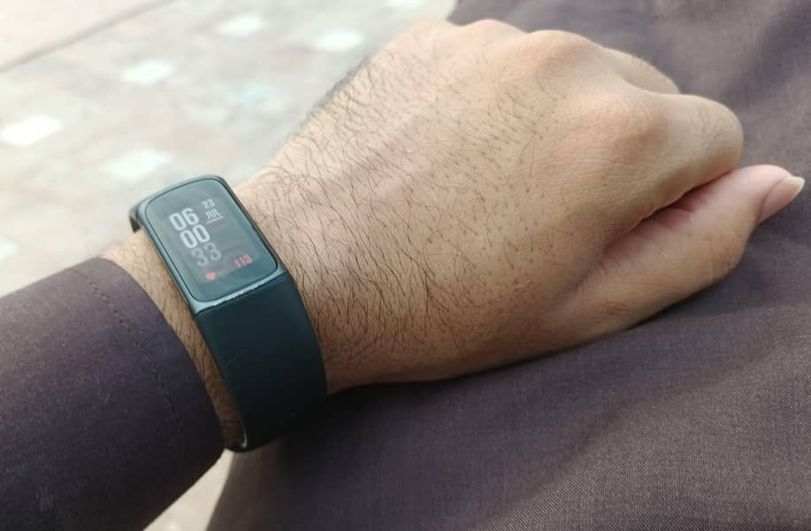 Fitbit charge 5 smart tracker 1