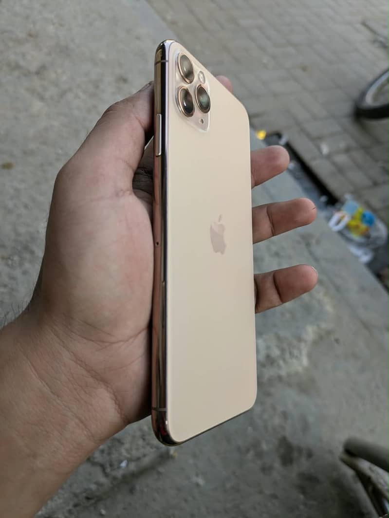 Apple iPhone 11 Pro Max 1