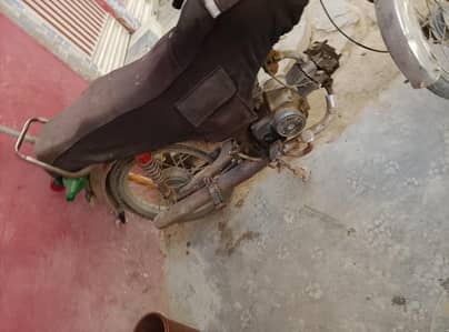 chalti hoi bike hai jesi picture hain website hai