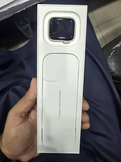 apple watch se3 3rd gernation 100% battry 4 cycle