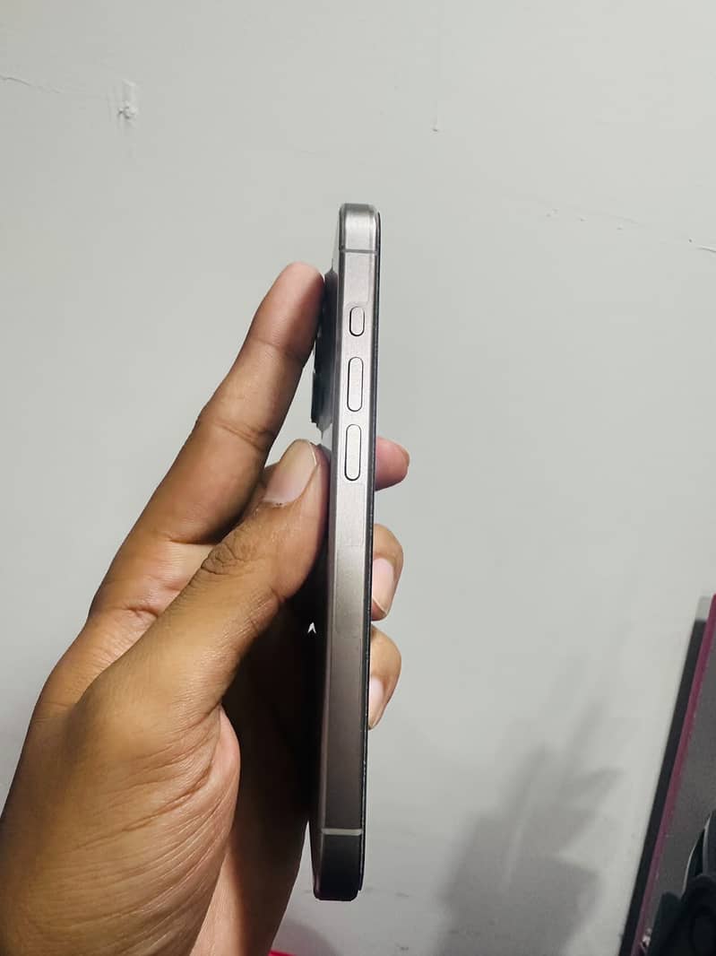 Apple iPhone 15 Pro 0