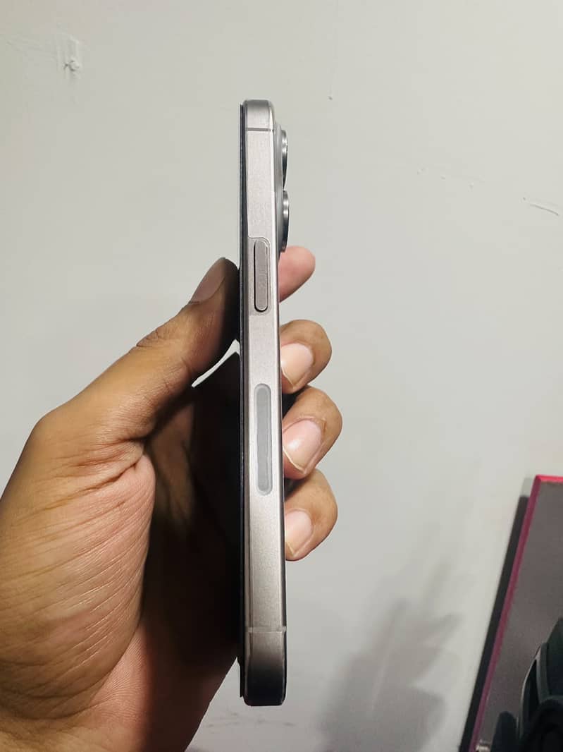 Apple iPhone 15 Pro 2