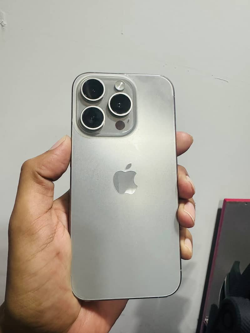 Apple iPhone 15 Pro 3