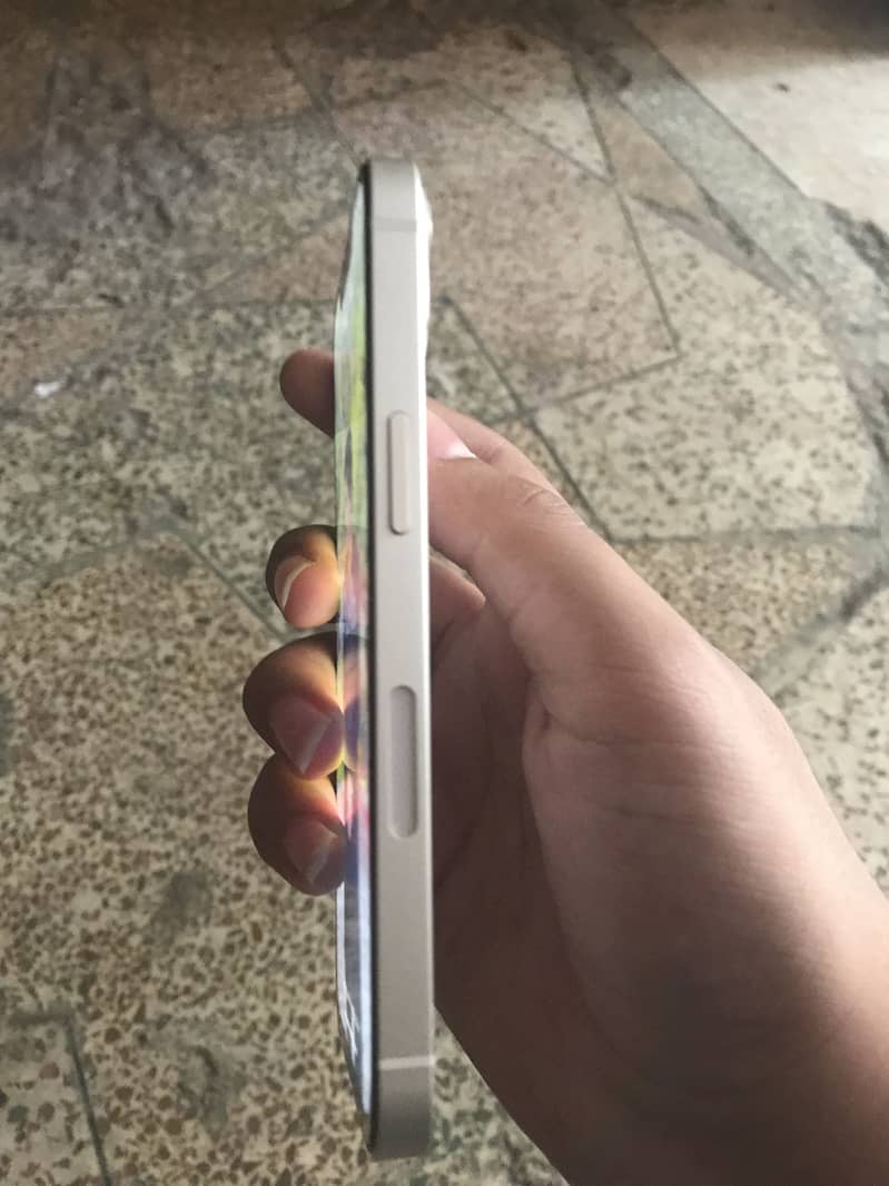 Apple iPhone 13 1
