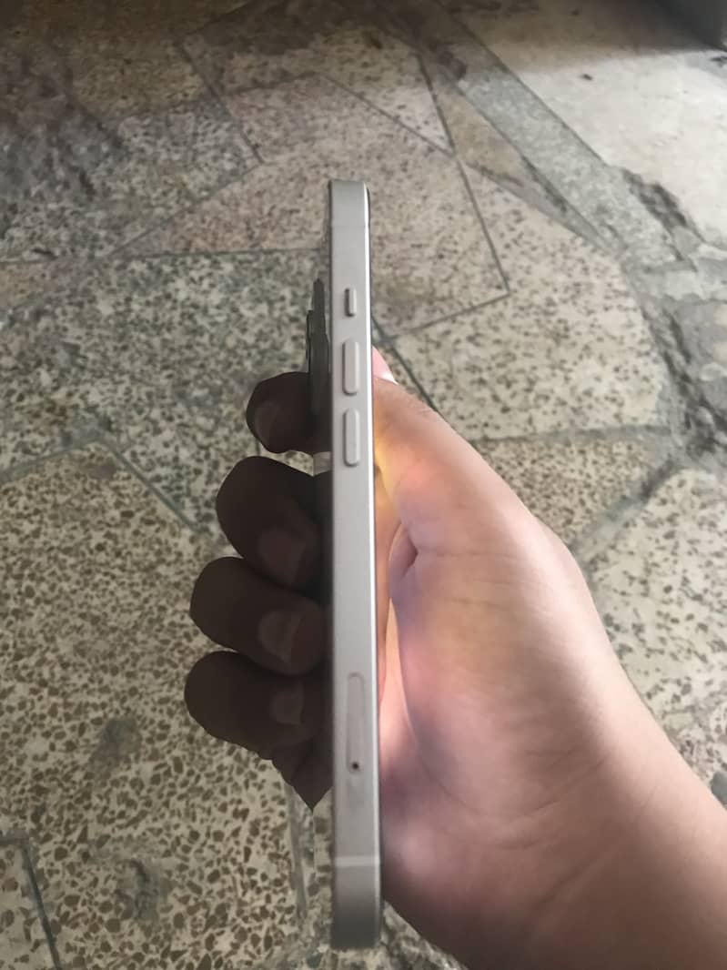 Apple iPhone 13 2