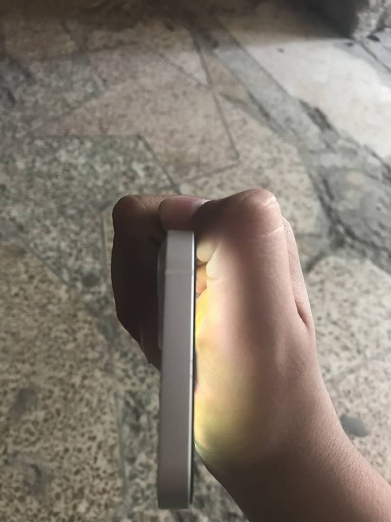Apple iPhone 13 4
