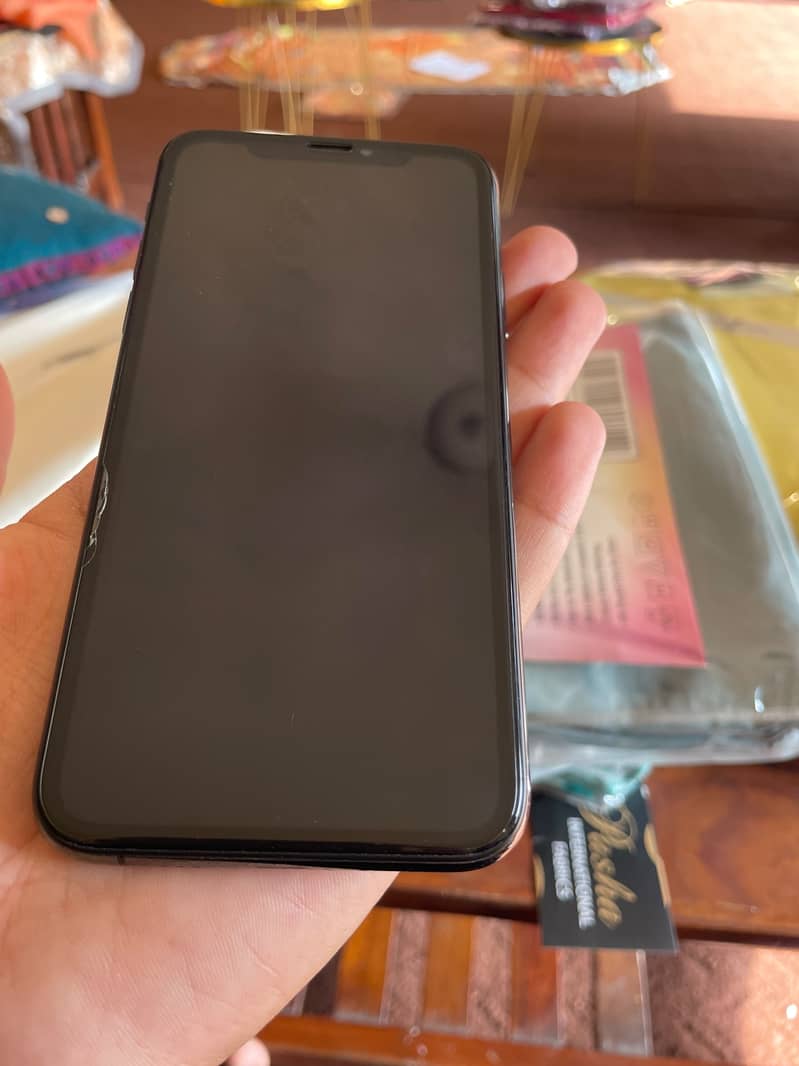 Apple iPhone XS 4