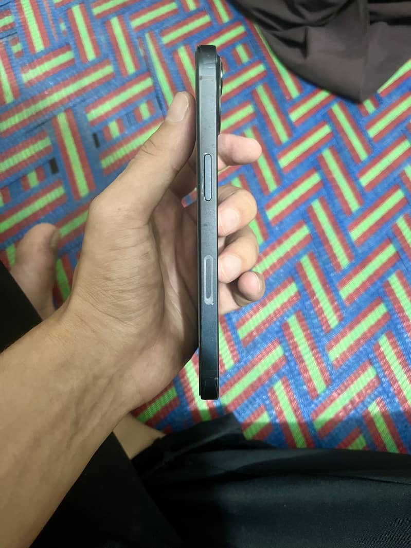 Apple iPhone 13 5