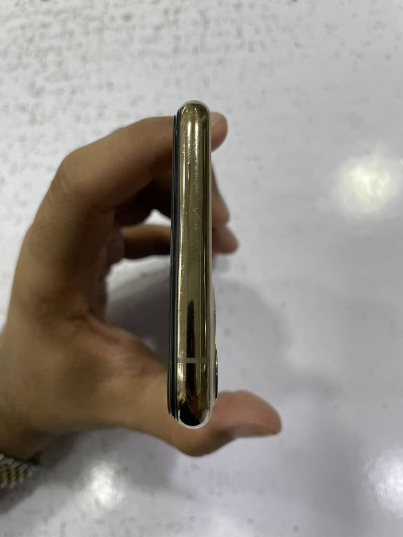 Apple iPhone 11 Pro Max 1