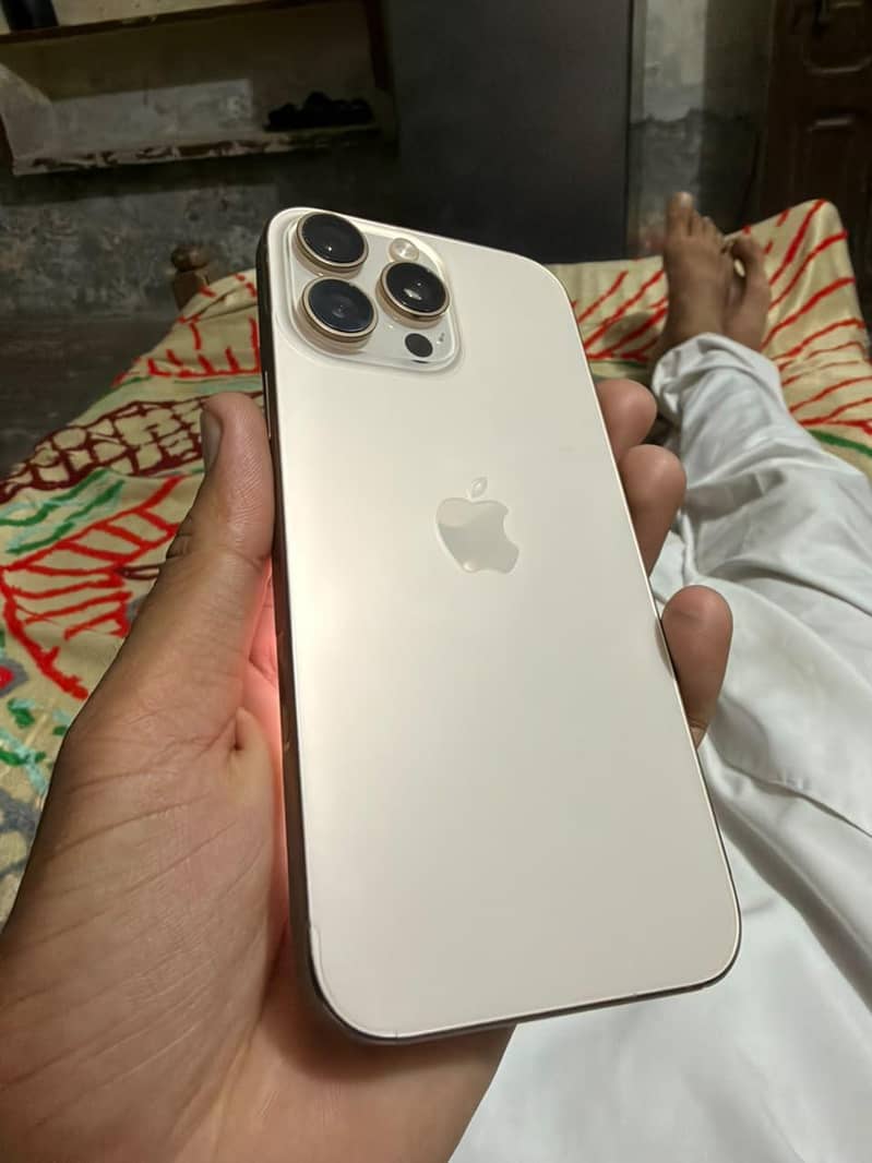 Apple iPhone 16 Pro Max 0