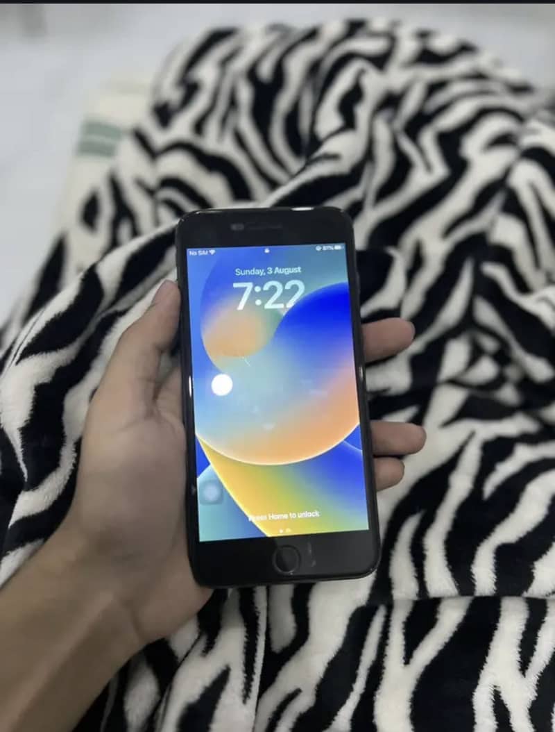 Apple iPhone 8 Plus 3