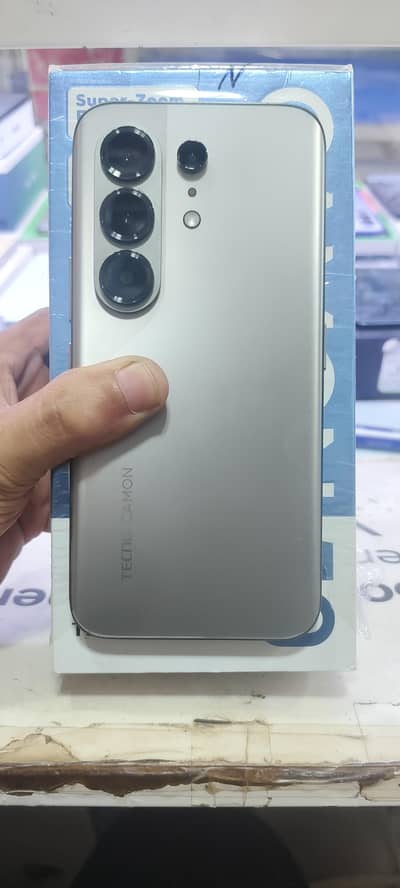 camon 50 pro 9/10 conditon 8gb 256gb full boxx undr 10 month warranty