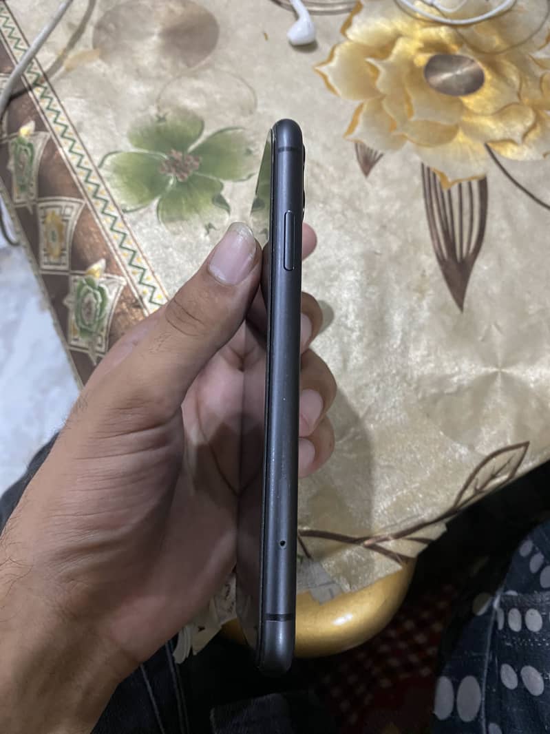 Apple iPhone 11 3