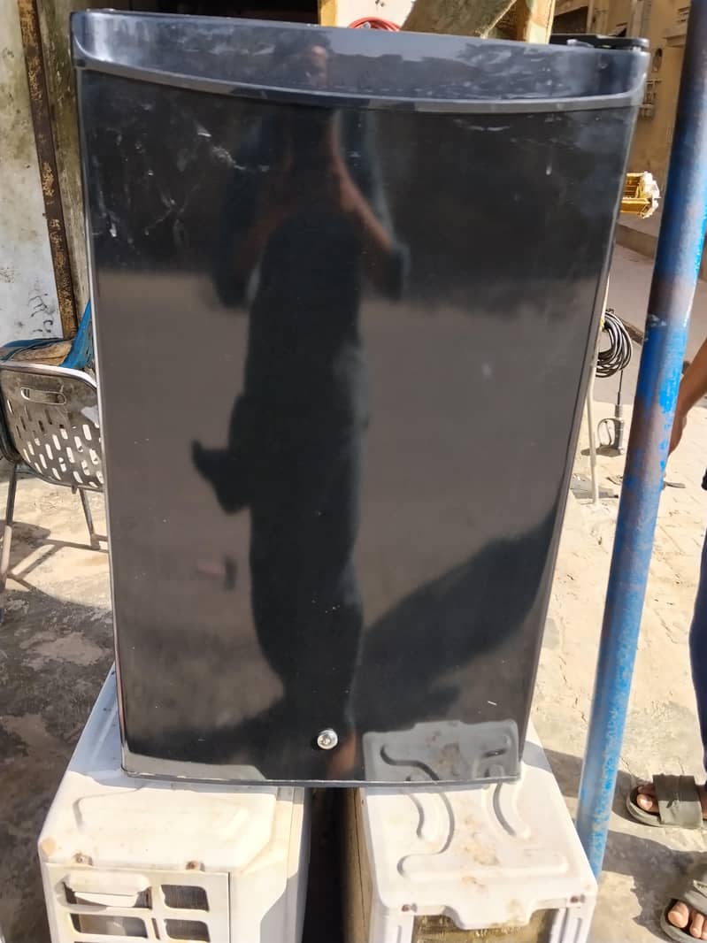 Panatron Mini Fridge 0