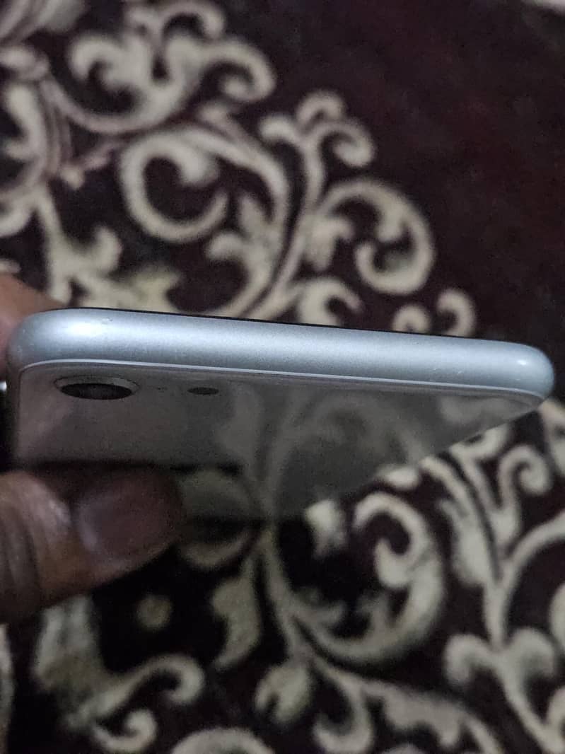 Apple iPhone SE 0