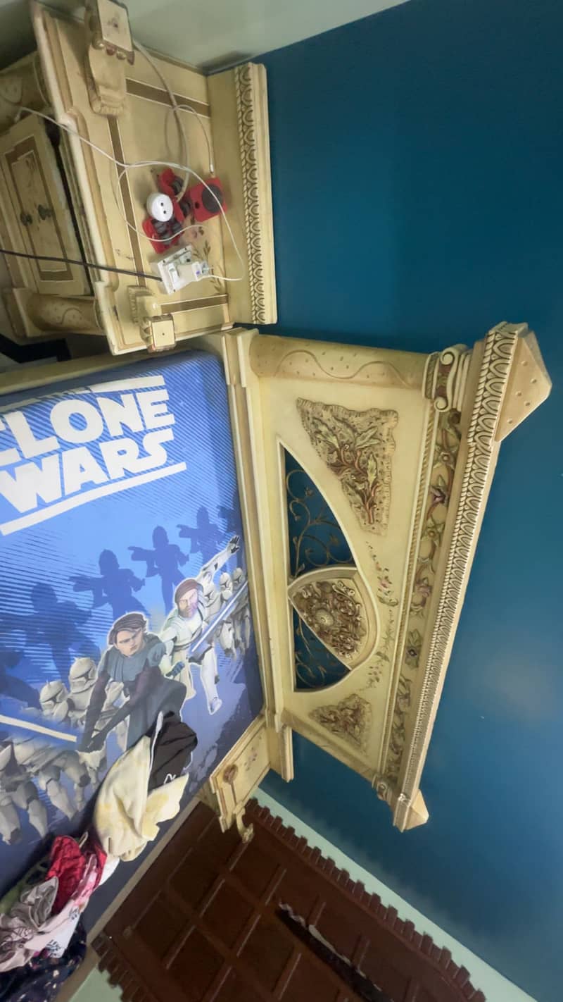 King bed set , cupboard 1