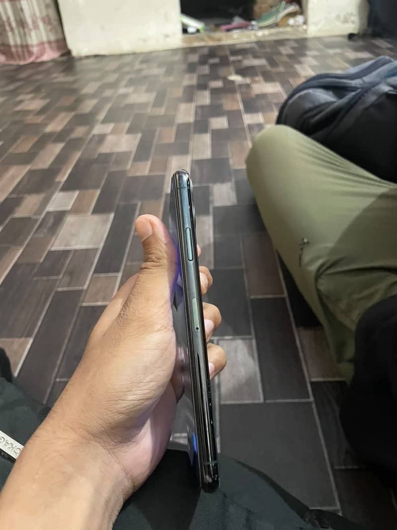 Apple iPhone 11 Pro Max 3
