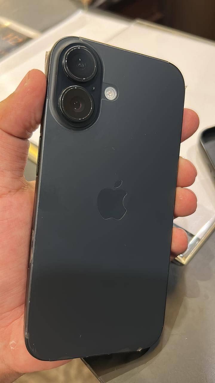 Apple iPhone 16 0