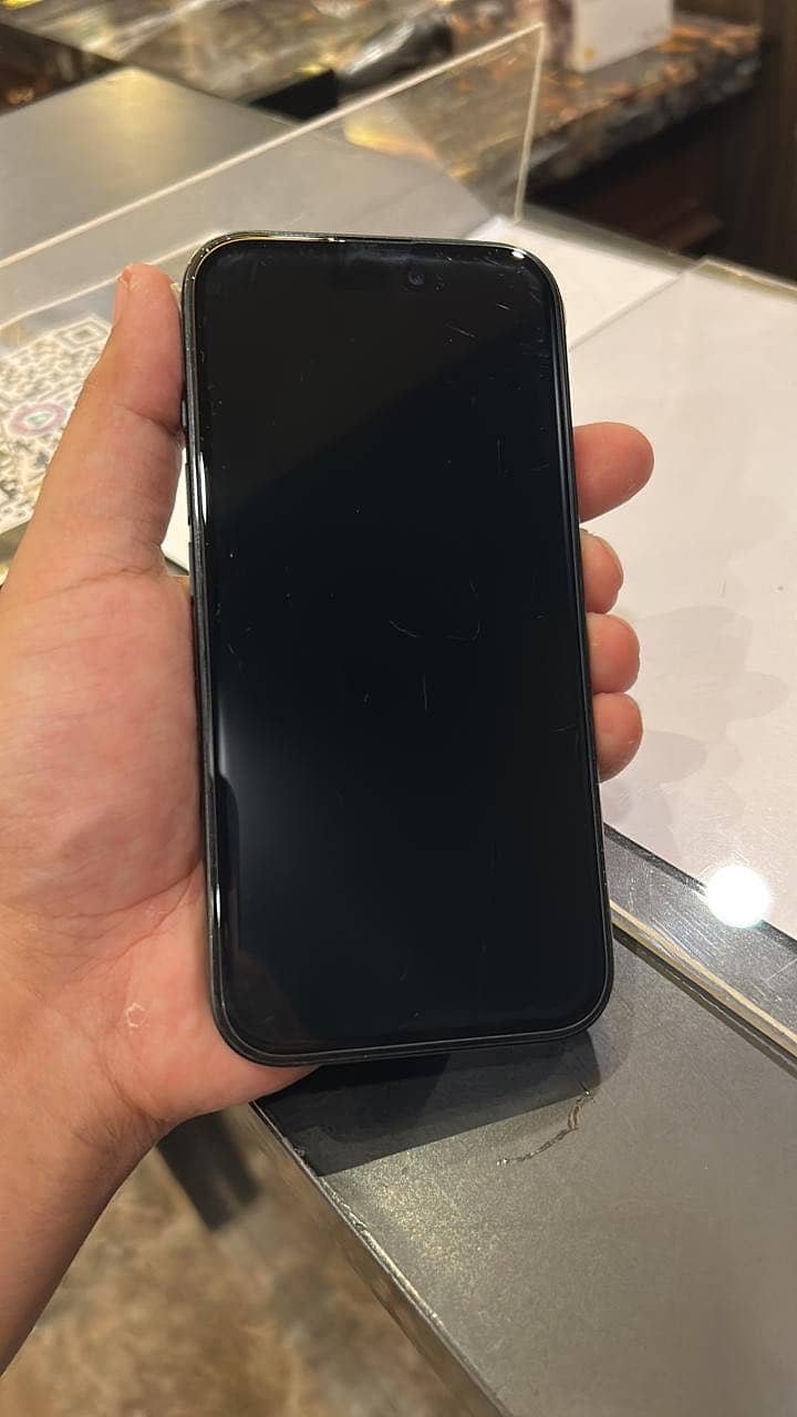 Apple iPhone 16 1