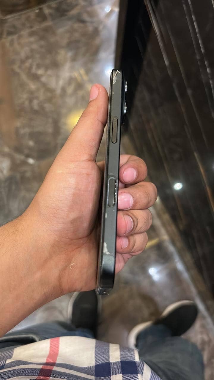 Apple iPhone 16 3