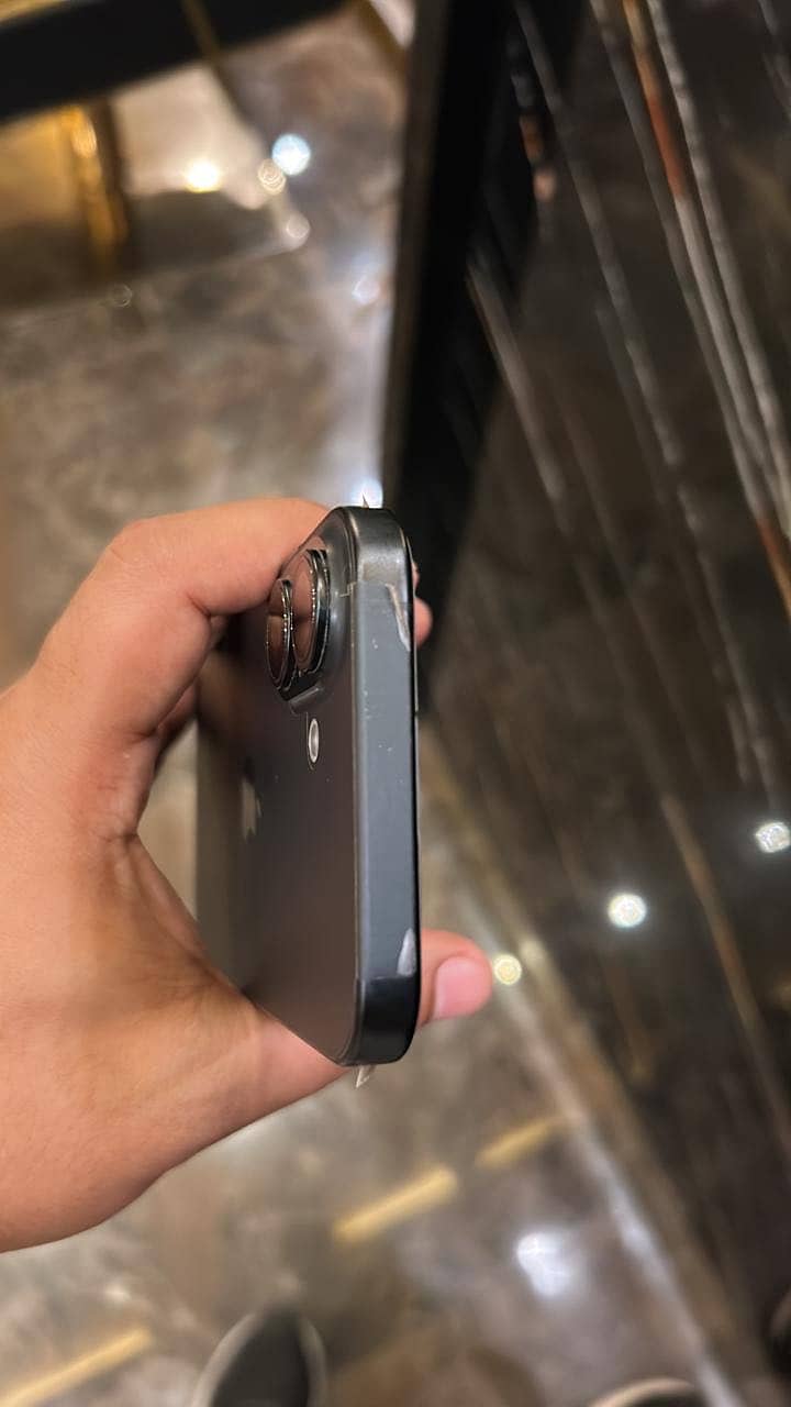 Apple iPhone 16 5
