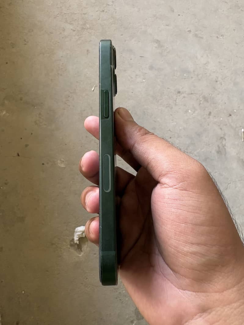 Apple iPhone 13 0