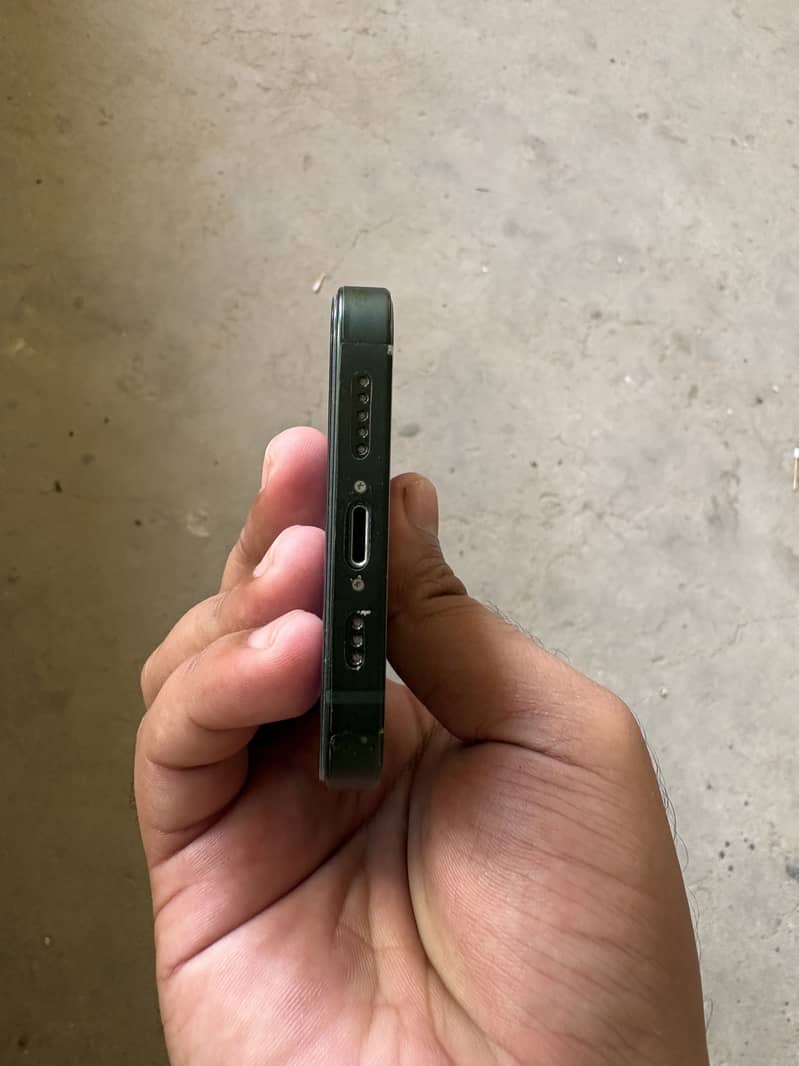 Apple iPhone 13 1