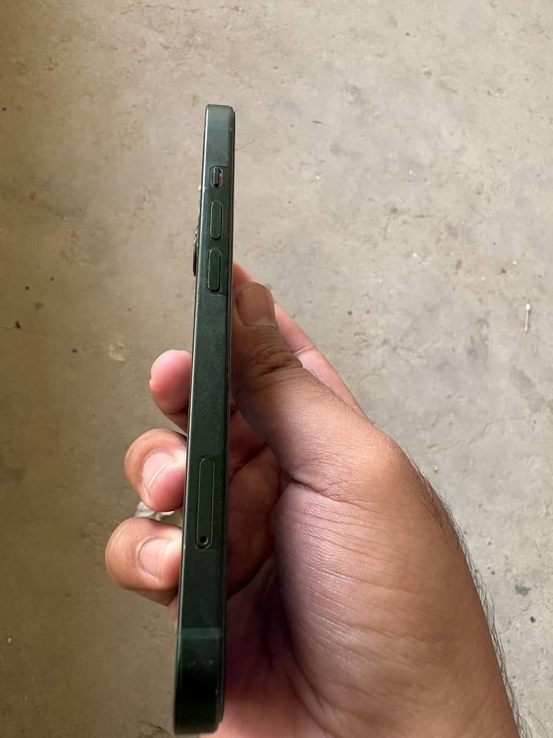 Apple iPhone 13 3