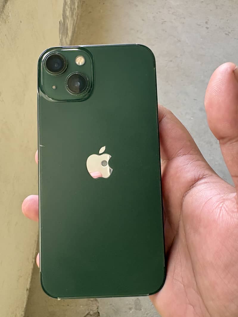 Apple iPhone 13 4