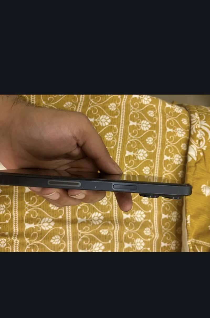 Apple iPhone 15 Pro Max 2