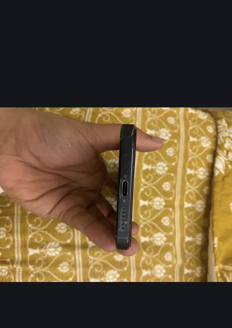 Apple iPhone 15 Pro Max 4