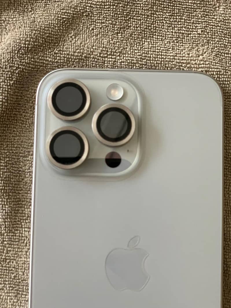 Apple iPhone 15 Pro Max 2