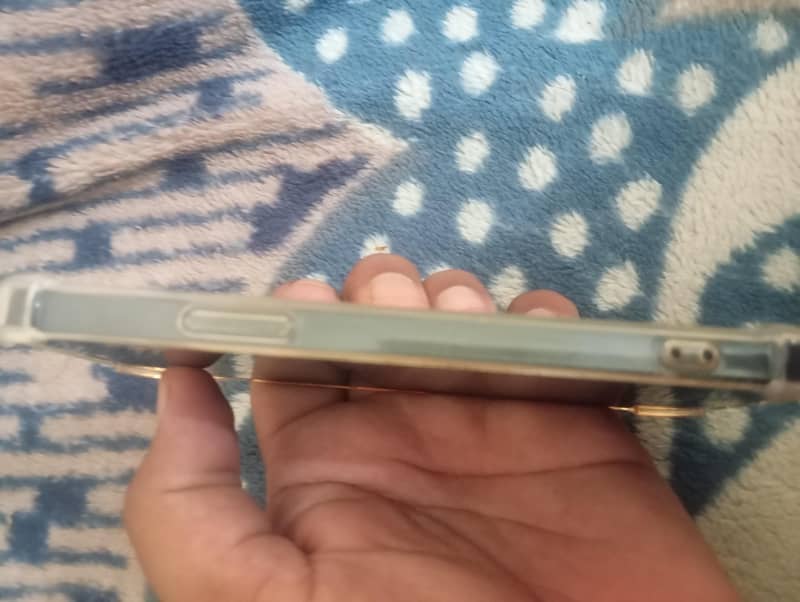 Apple iPhone 12 4