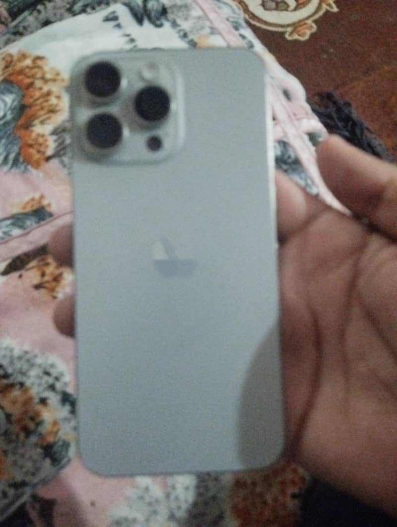Apple iPhone 15 Pro Max 1