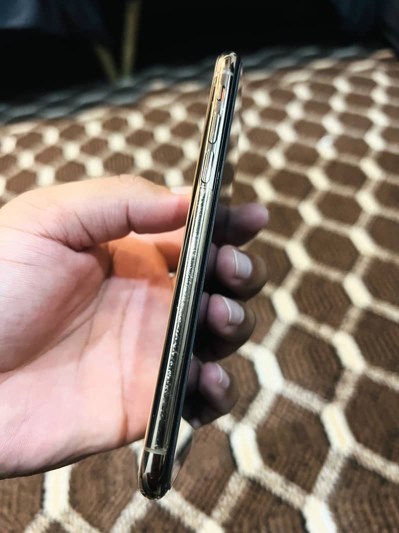 Apple iPhone XS 12