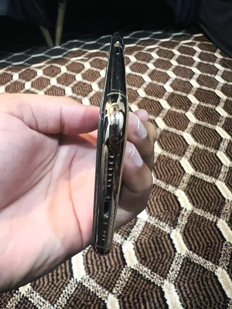 Apple iPhone XS 13