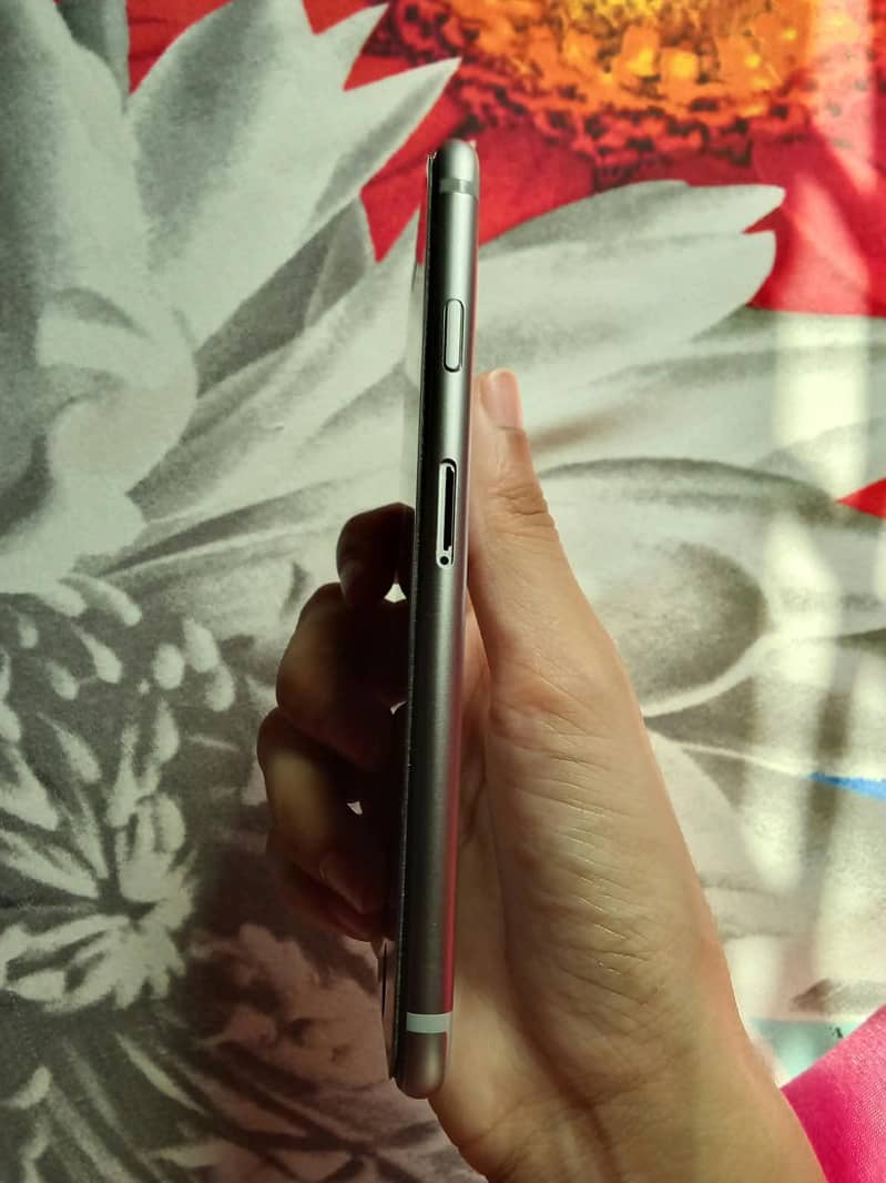 Apple iPhone 6S 4