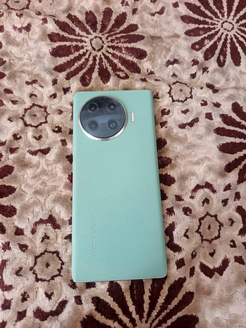 Tecno Spark 20 Pro Plus 0