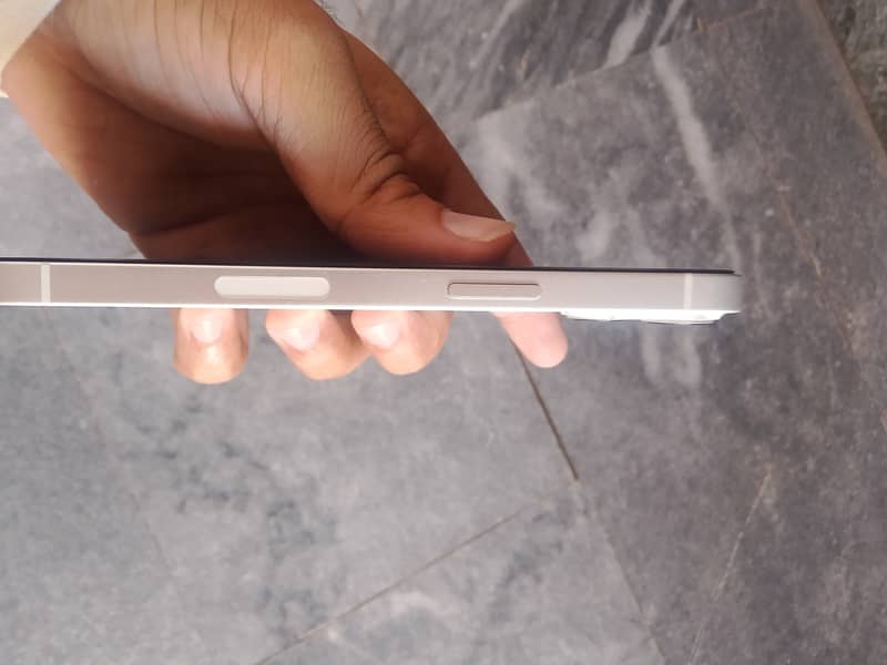 Apple iPhone 13 2