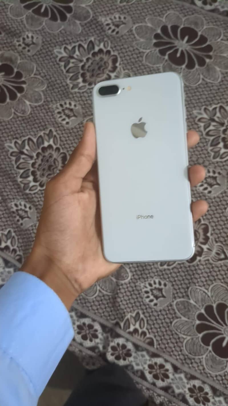 Apple iPhone 8 Plus 1