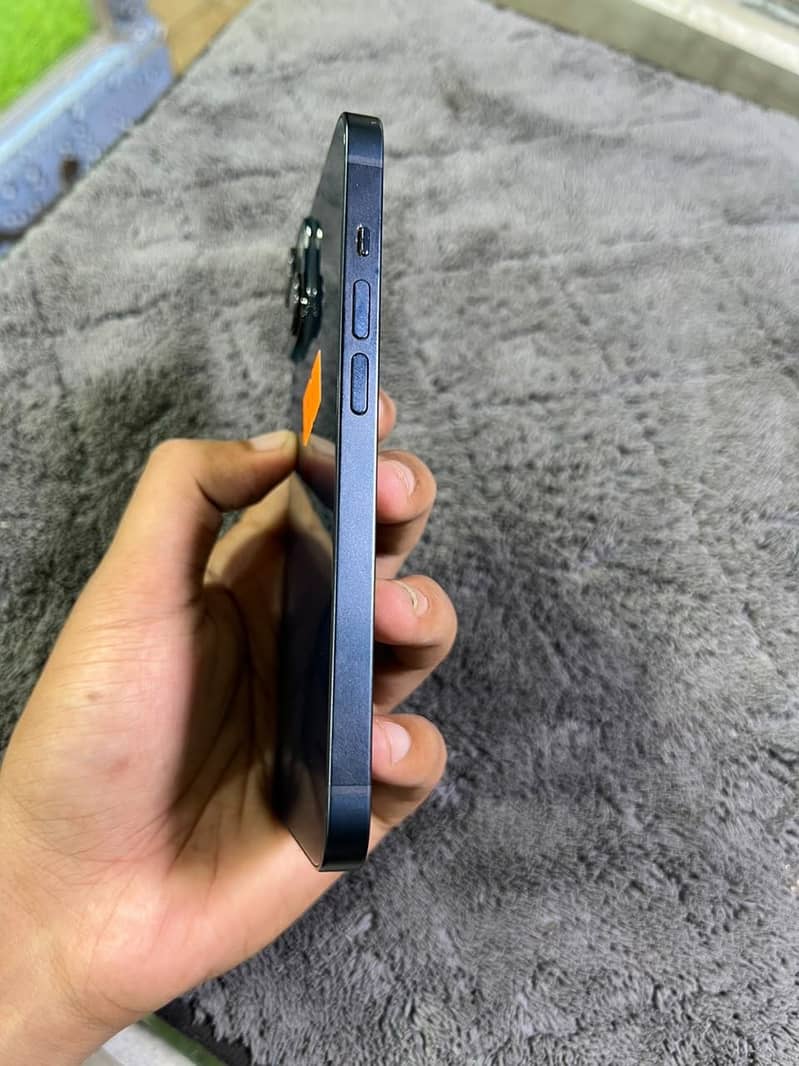 Apple iPhone 14 3