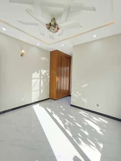 BRAND NEW 8 MARLA DESIGNER MURRE FACING AVAILABLE FOR SALE