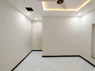 /Non Furnished Kanal Portion Available For Rent