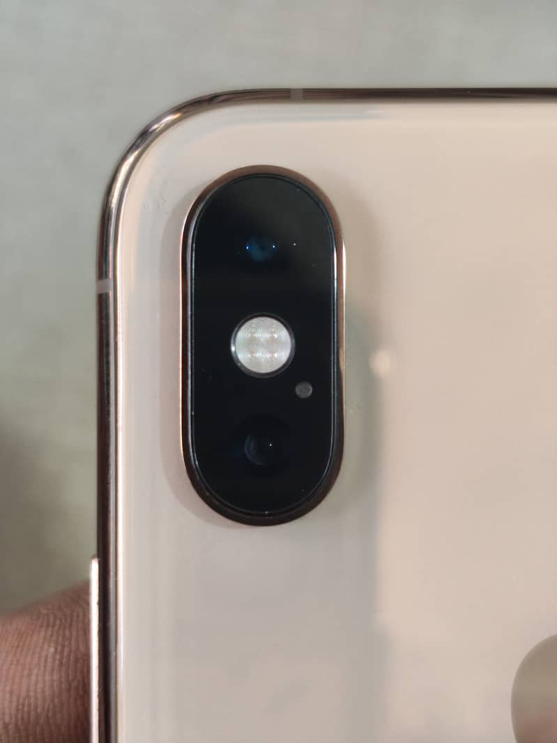 Apple iPhone XS 1