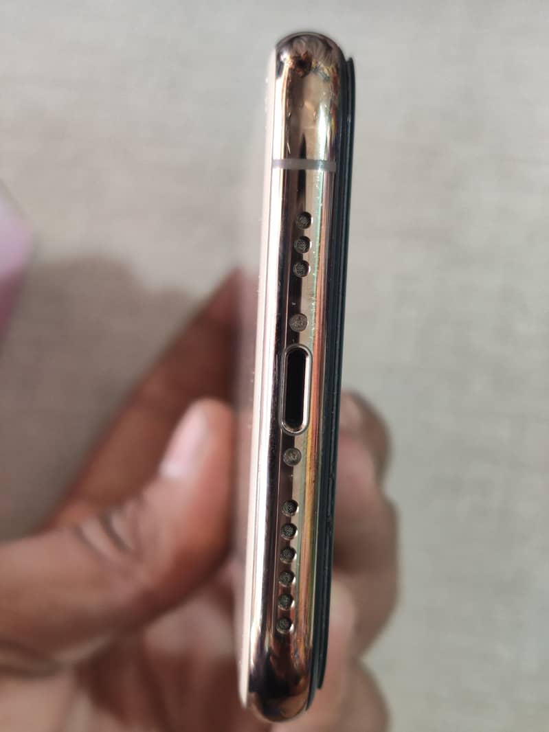 Apple iPhone XS 3