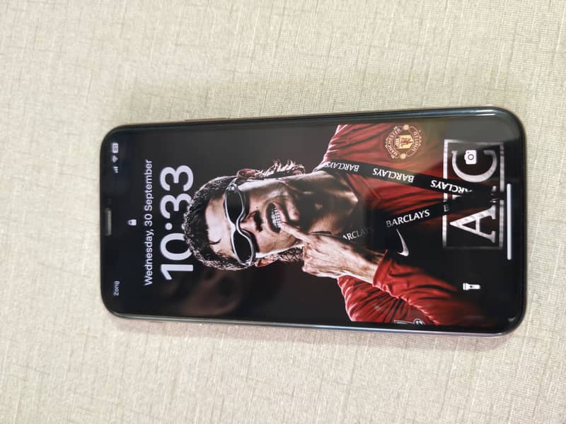 Apple iPhone XS 4