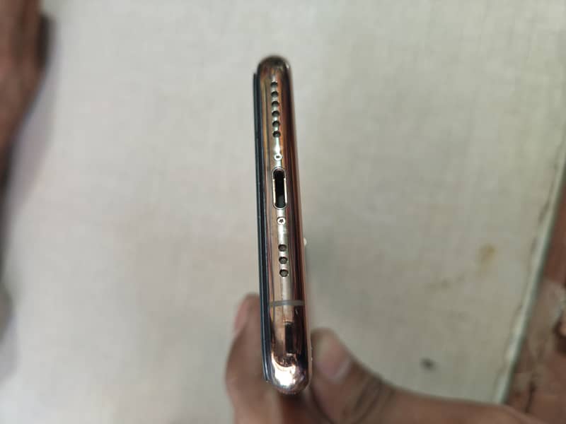 Apple iPhone XS 7